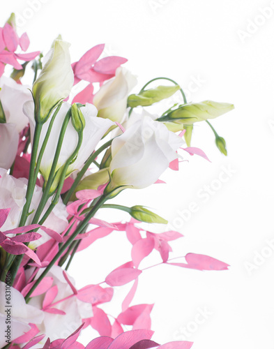 Fototapeta Naklejka Na Ścianę i Meble -  Bouquet of white and pink roses. Floral background.