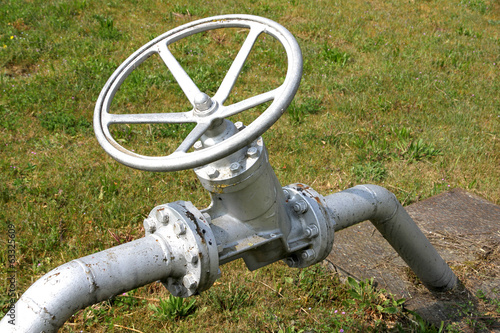 shut-off valve to open and close the flow of liquids and gas