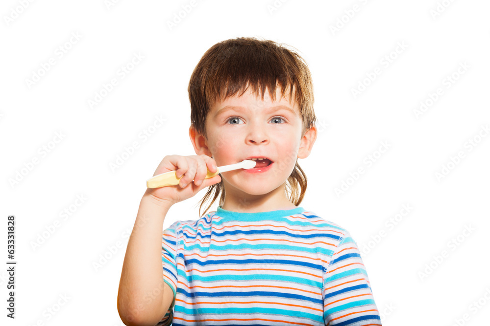 3 years old boy brush his teeth