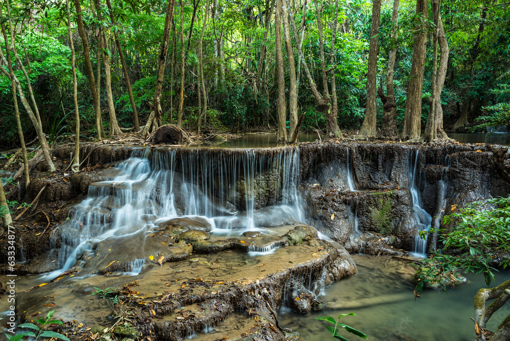 Naklejka premium Huay Mae Kamin Waterfall at Tropical forest, Kanchanaburi, Thail