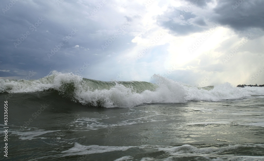 Fototapeta premium Beautiful Sea Wave. Sunlight. Vietnam.
