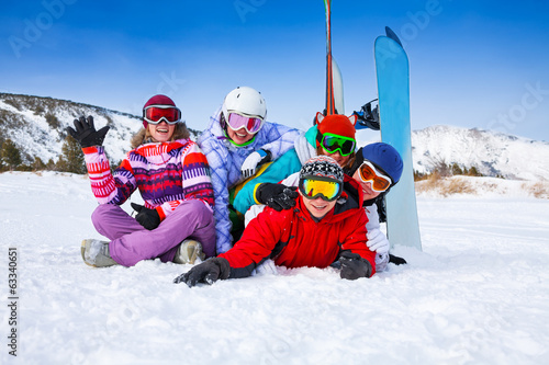 Group of smiling snowboarders