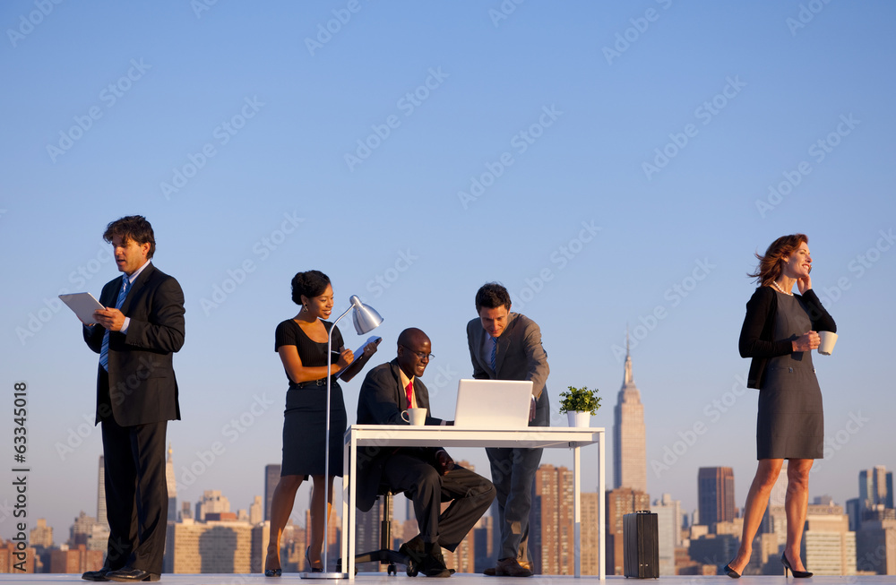 Outdoor Business Meeting in New York City - obrazy, fototapety, plakaty 