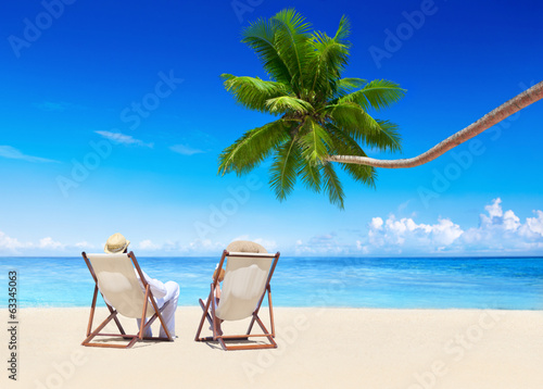 Fototapeta Naklejka Na Ścianę i Meble -  Couple Relaxing on the Tropical Beach