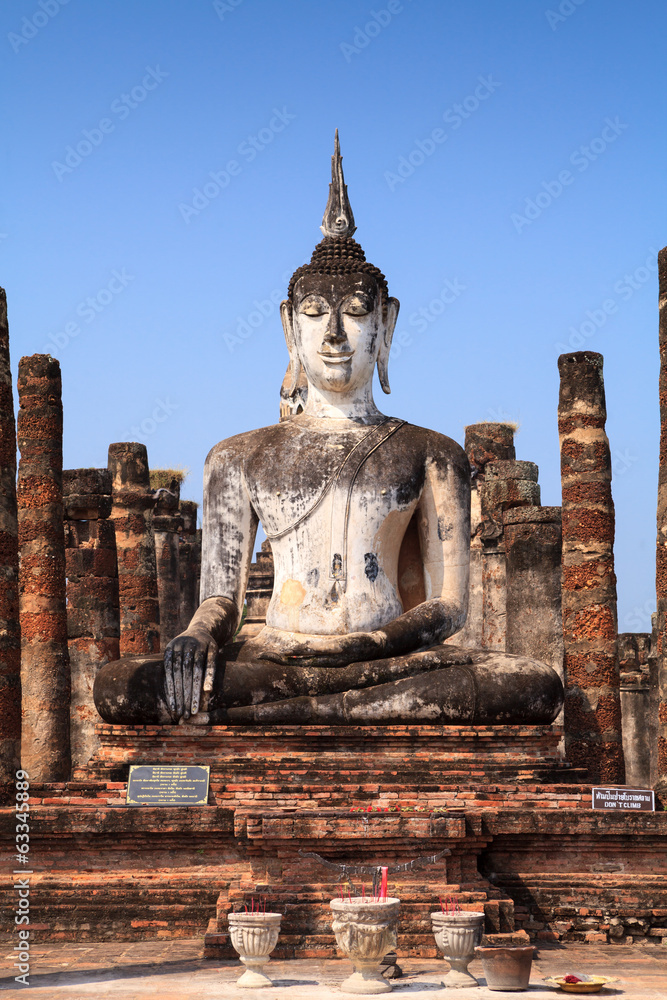 Obraz premium Ancient buddha statue. Sukhothai Historical Park,Thailand