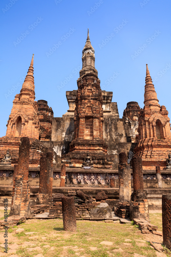 Fototapeta premium Sukhothai historical park. Buddhist temple ruins in Thailand