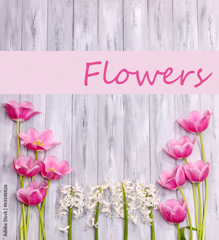 Obraz premium Beautiful flowers on wooden background