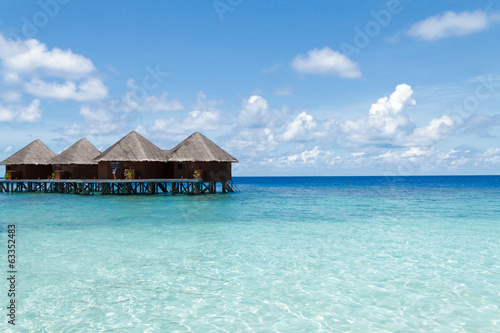 Fototapeta Naklejka Na Ścianę i Meble -  Water villas and shallow Maldives