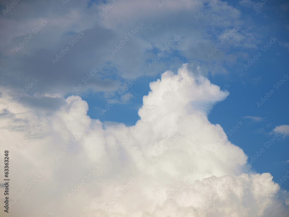 Beautiful clouds in the sky Beautiful clouds in the sky