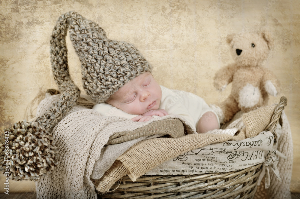 Newborn im Korb