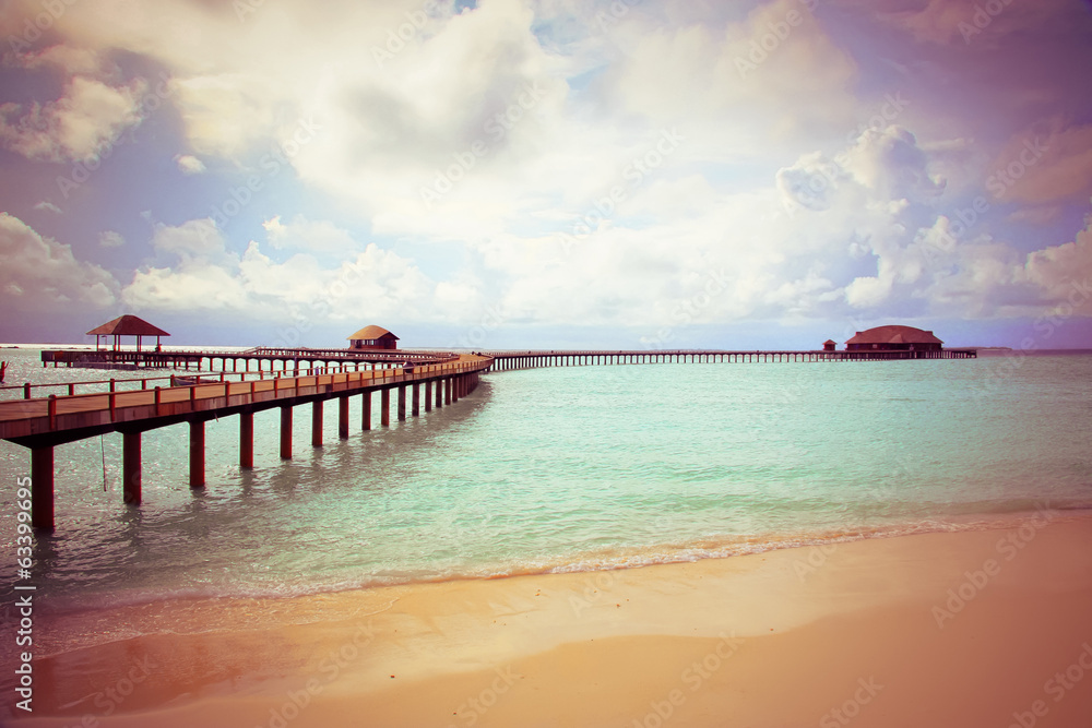 Obraz premium Island in ocean, Maldives,with a retro effect