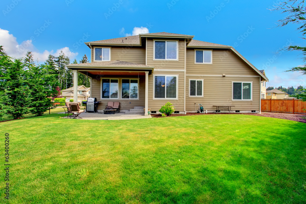 Backyard walkout deck with patio area Backyard walkout deck with patio area