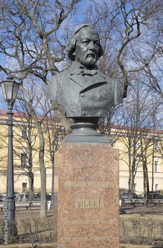 Памятник М.И. Глинке в Александровском саду. Санкт-Петербург