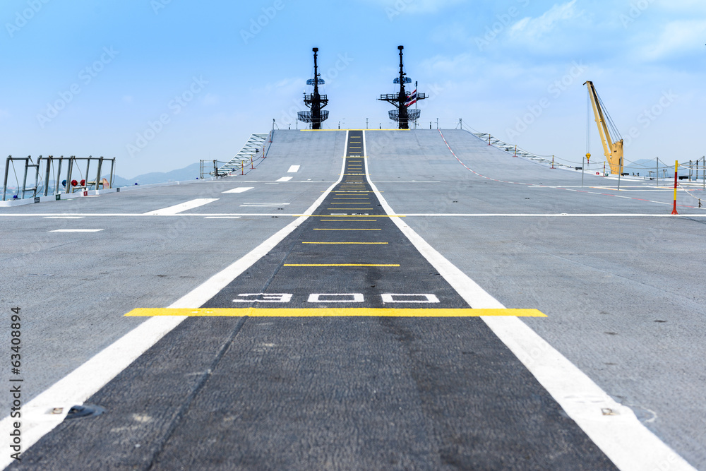 Naklejka premium Runway at takeoff on battleship