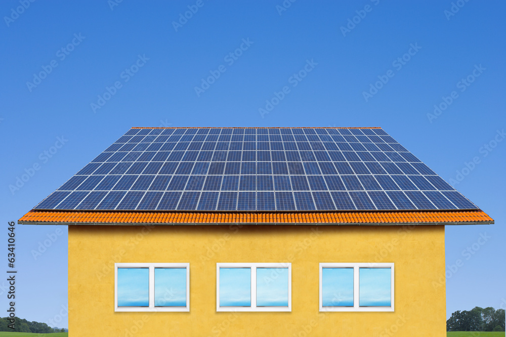 Fototapeta premium Solaranlage auf Wohnhaus
