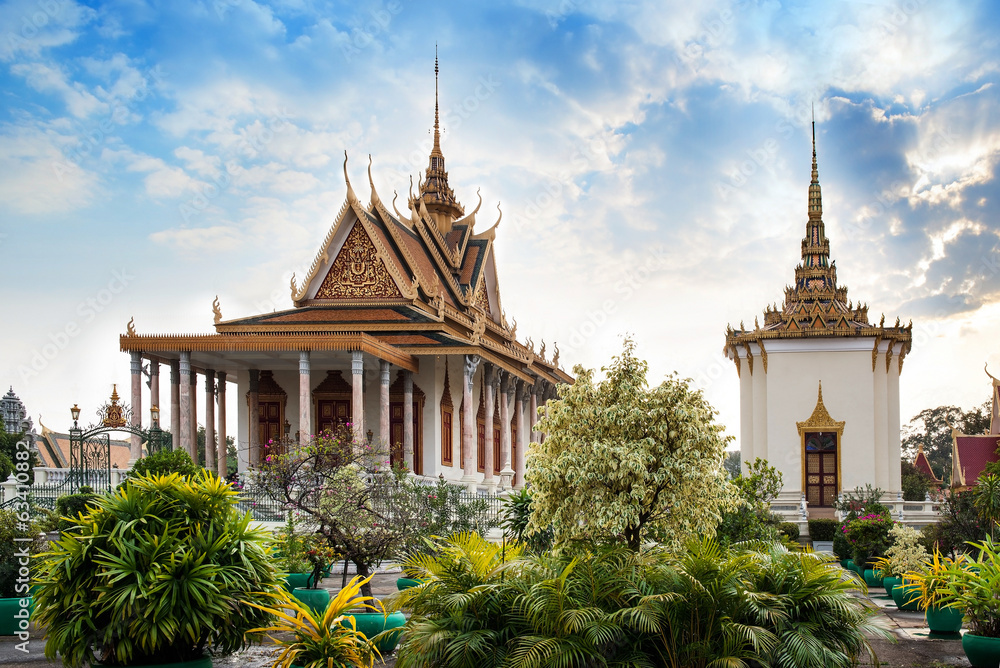 Silver Pagoda, Royal Palace, Phnom Penh, No.1 Attractions in Cam - obrazy, fototapety, plakaty 