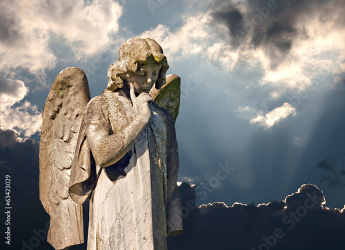 Fotografie Winged angel statue in graveyard