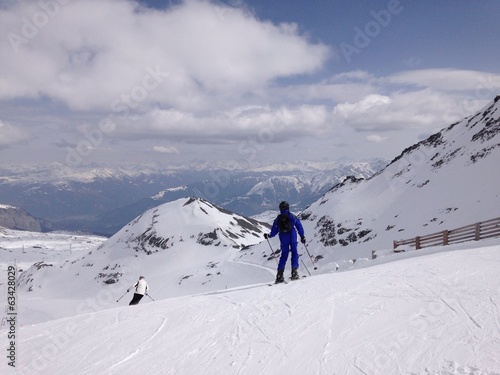 skiurlaub im winter in den bergen