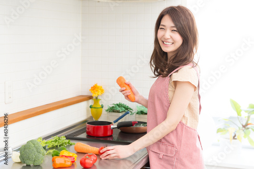 Fotografía 料理をする女性
