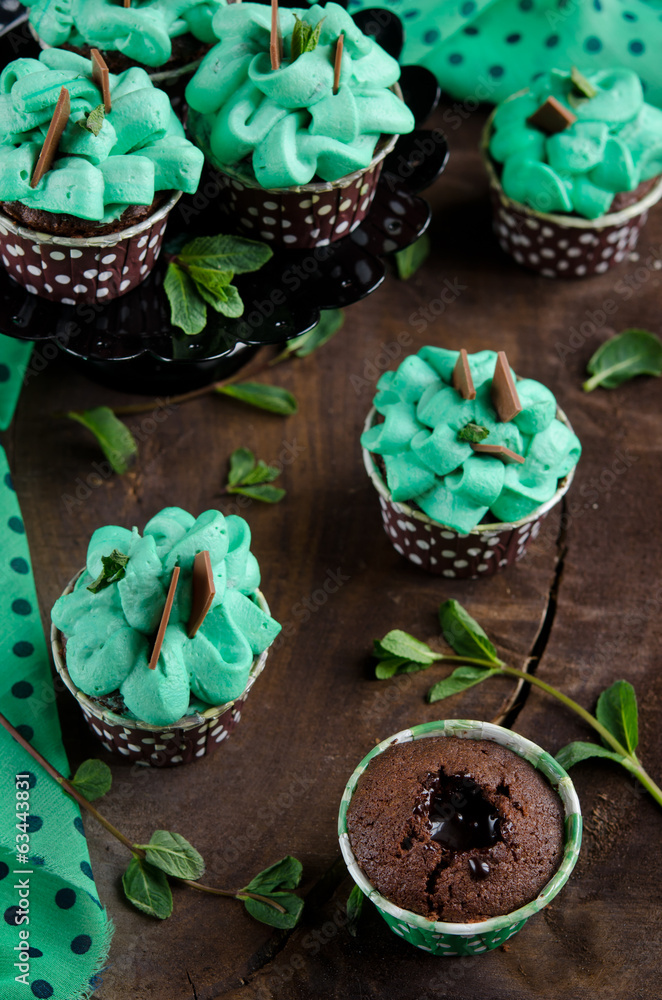 Chocolate muffins with mint cream Chocolate muffins with mint cream