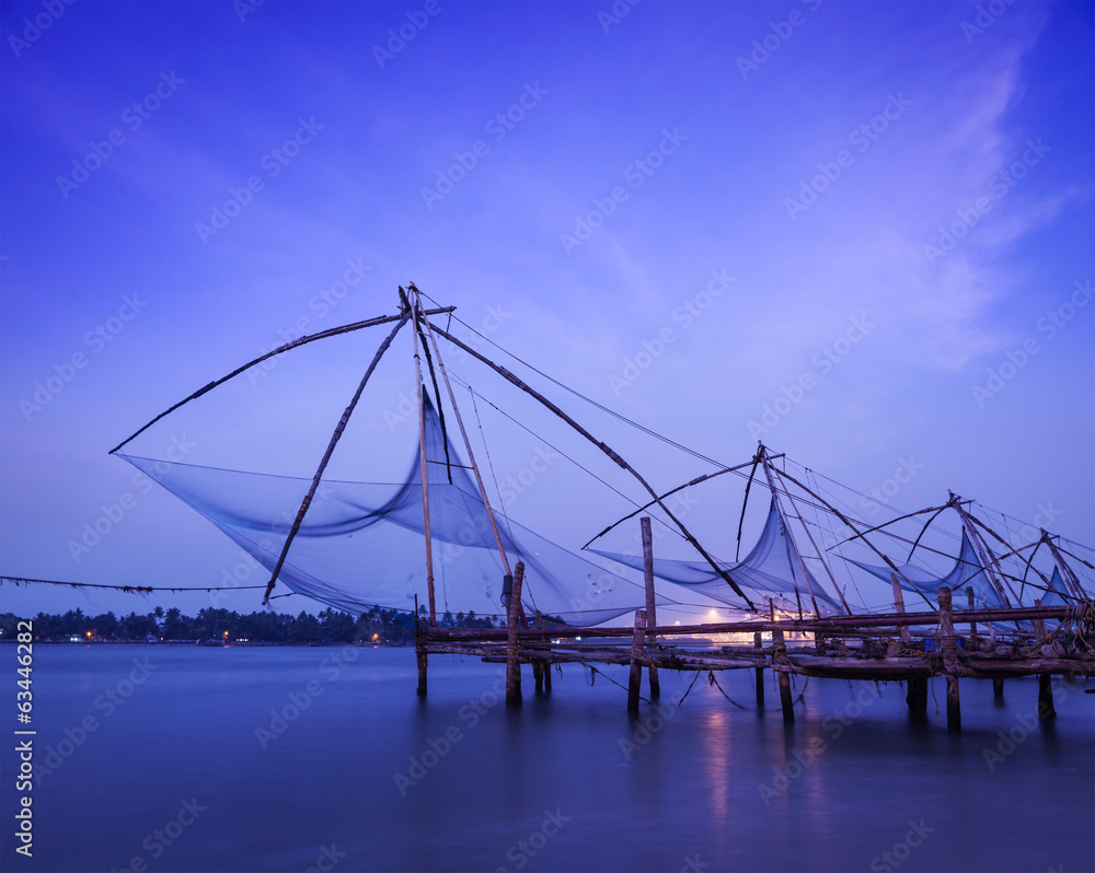 Fototapeta premium Chinese fishnets on sunset. Kochi, Kerala, India