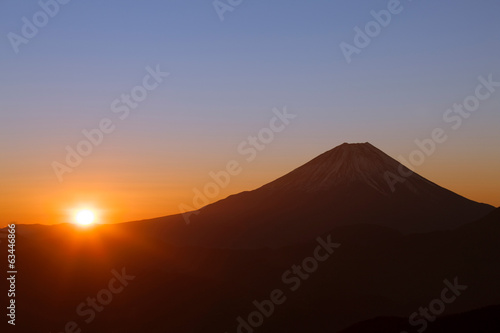 櫛形山から日の出の富士山