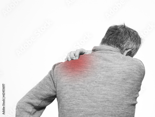 肩が痛い男性