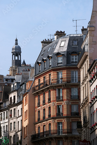 Paris rue de la montagne sainte Geneviève