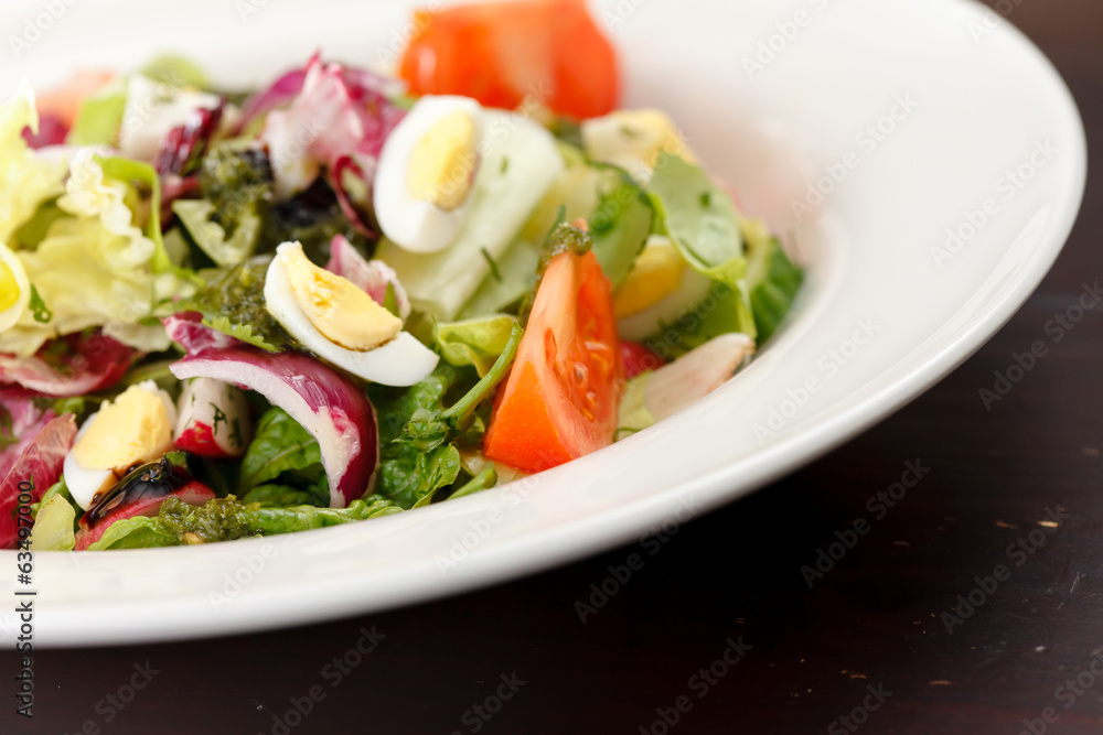 vegetable salad with egg