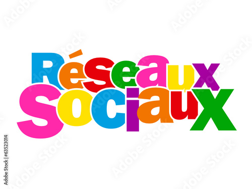 Mosaïque de Lettres "RESEAUX SOCIAUX" (internet web médias)