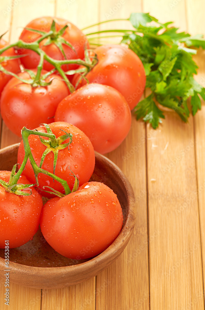 tomatoes in wooden bowlin tomatoes in wooden bowlin