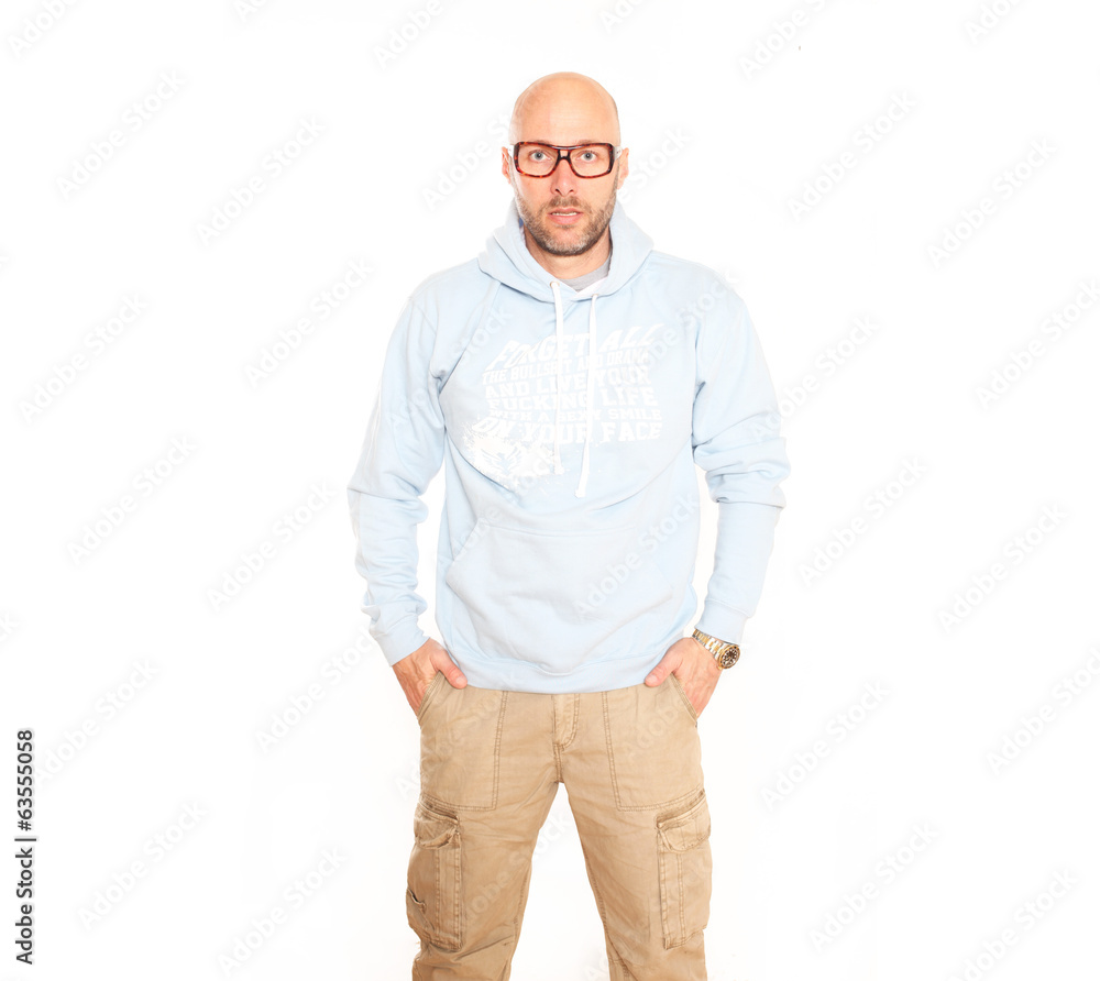 Mann mit Hoodie in Hellblau Mann mit Hoodie in Hellblau