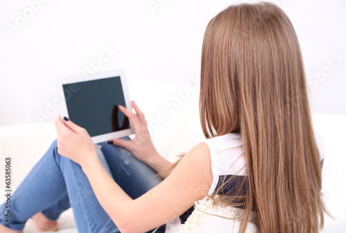 Young woman resting with ta...