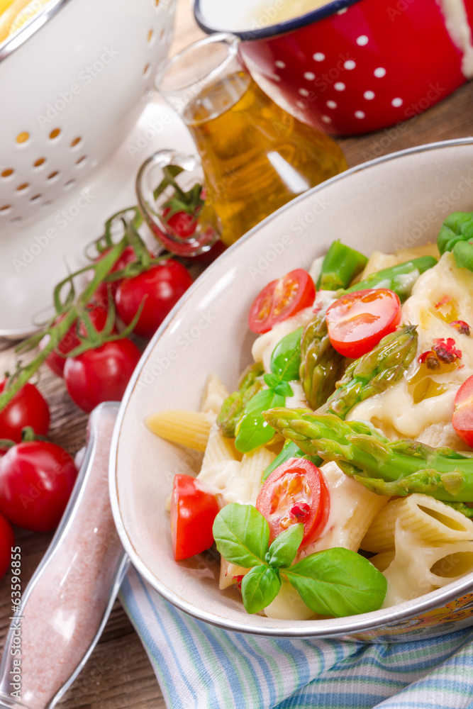 Noodles with asparagus in cream-cheese sauce