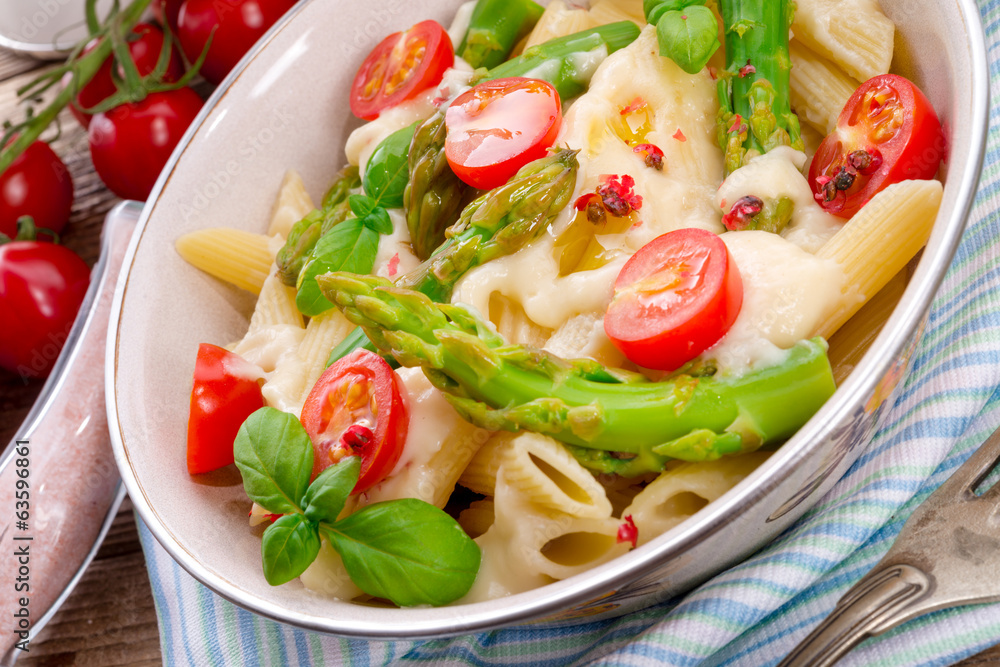 Noodles with asparagus in cream-cheese sauce