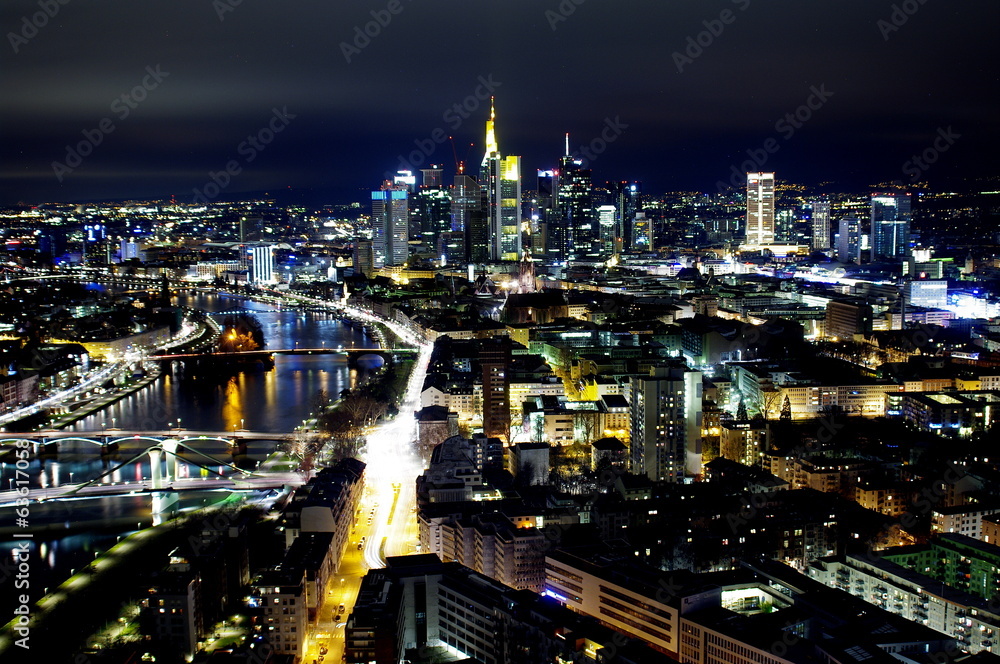 Fototapeta premium Frankfurt am Main bei Nacht