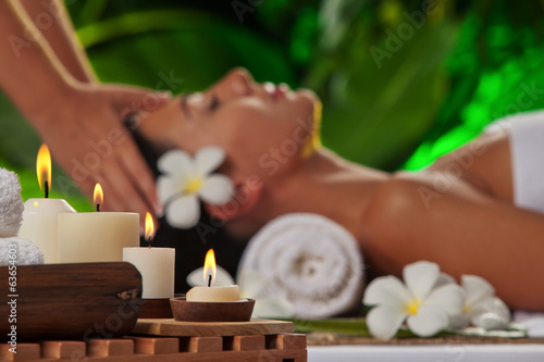 massage. focused on candles