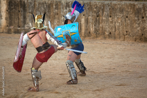 Mirmillo gladiator hits