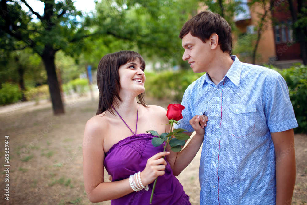 Fototapeta premium couple walking in the park