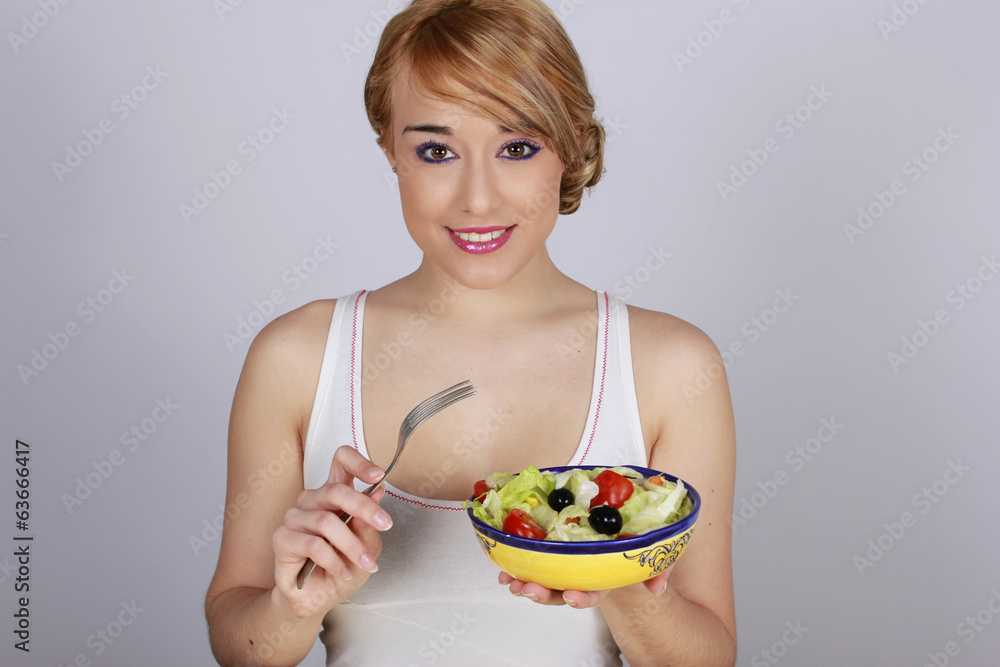 En casa: comer ensalada fresca, In house: to eat fresh salad En casa: comer ensalada fresca, In house: to eat fresh salad