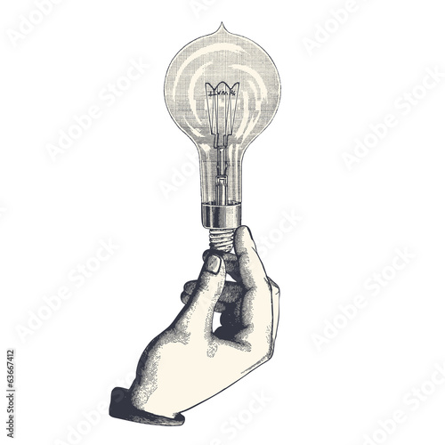 Main tenant une ampoule