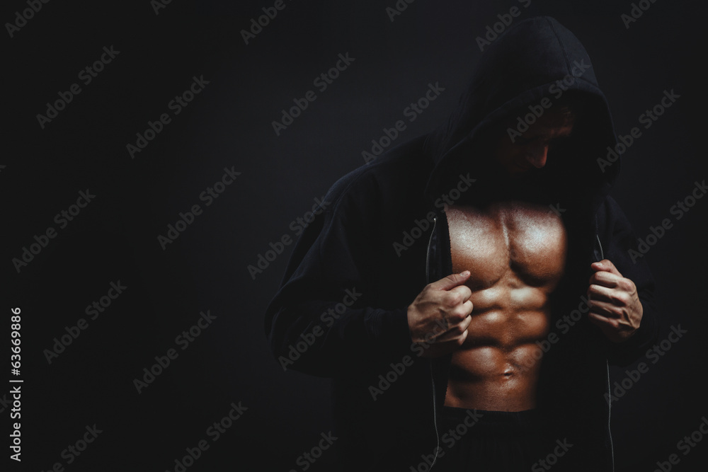 Man with muscular torso - obrazy, fototapety, plakaty 