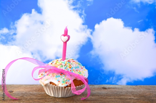 Kuchen mit bunten Streuseln