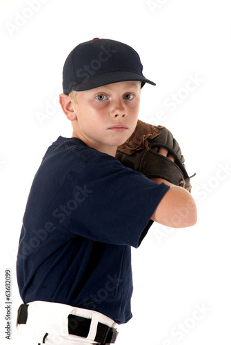 Canvas Print young baseball player ready to throw the ball