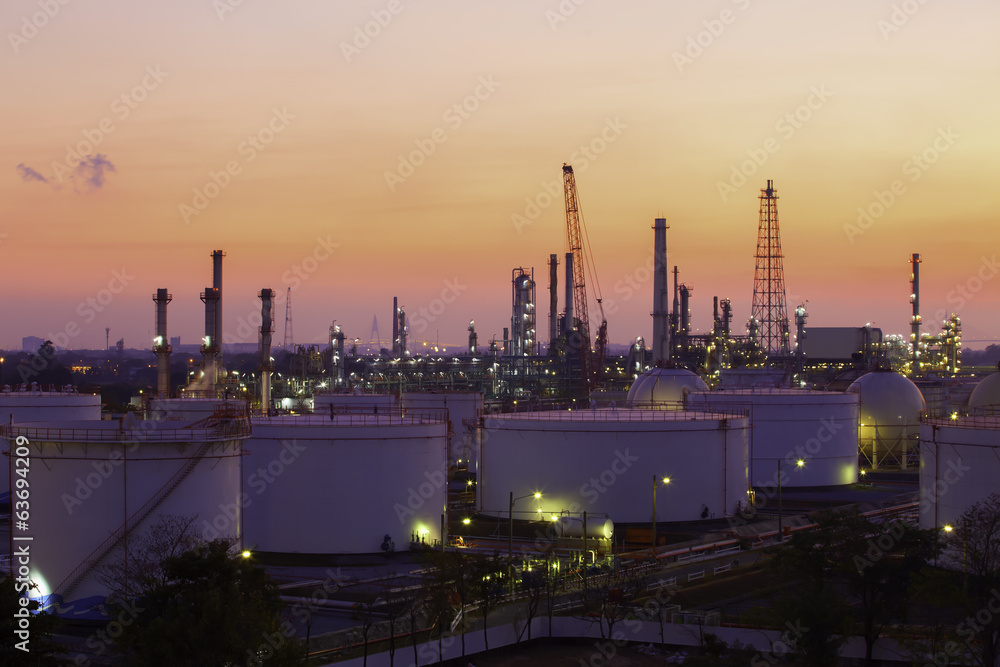 Fototapeta premium Oil refinery