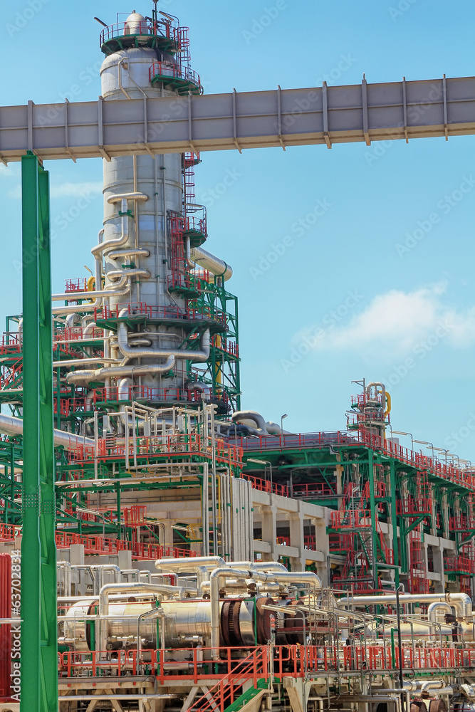 Fototapeta premium pipes thousand colors in a modern oil refinery