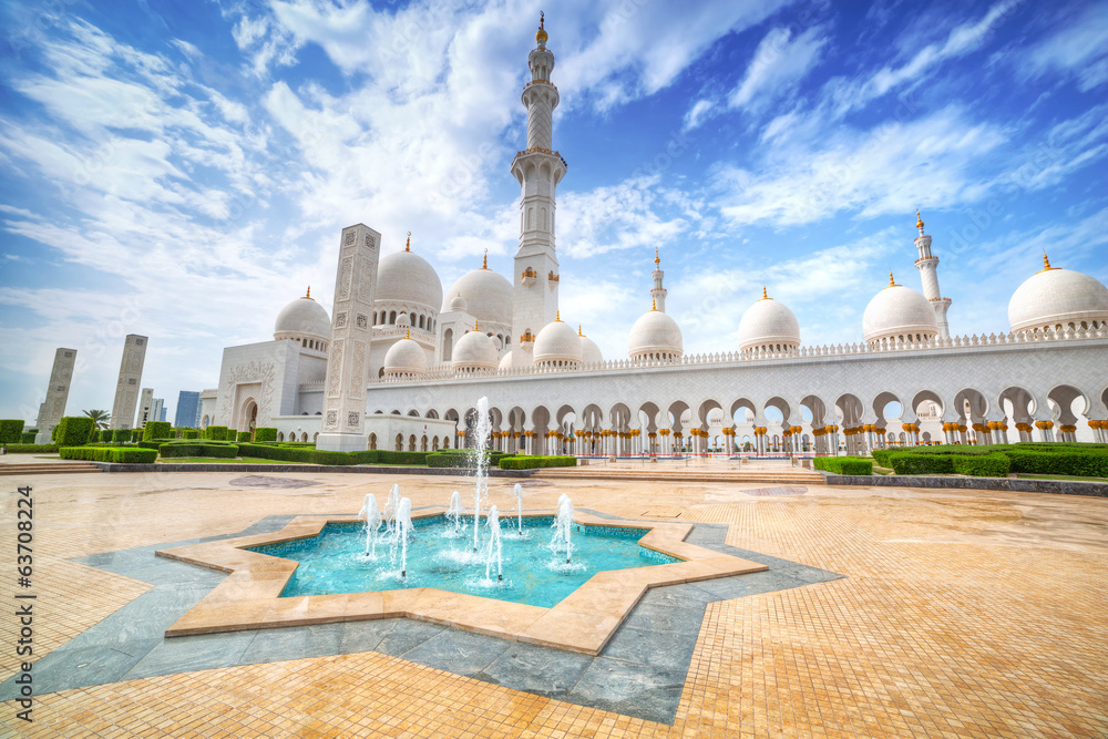 Obraz premium Sheikh Zayed Grand Mosque in Abu Dhabi, the capital city of UAE