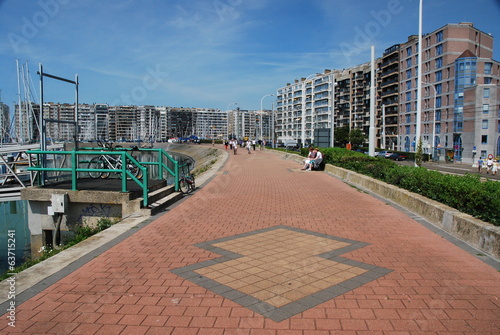 Promenade le long du port de Blankenberge photo