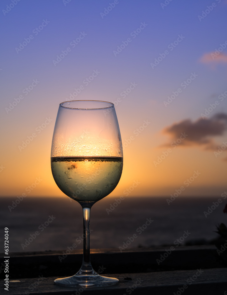 Obraz premium Glass of white wine