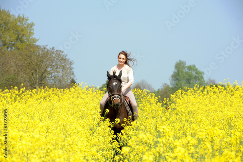 jeune femme à cheval